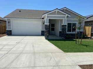 1121 S Mesa Oak St, Porterville, CA 93257