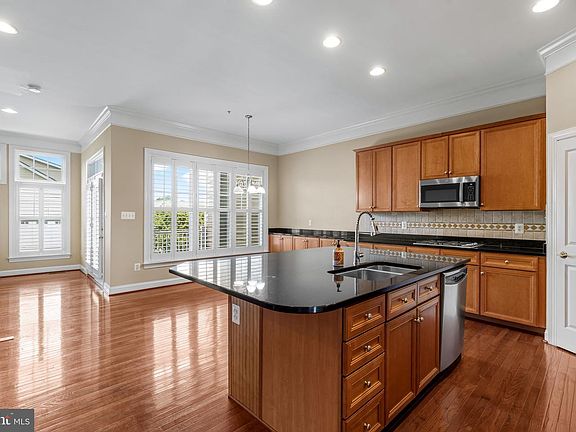 5th image of 8803 Mirror Lake Way