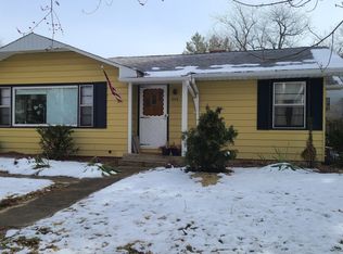 605 Algonquin Rd, Fox River Grove, IL 60021