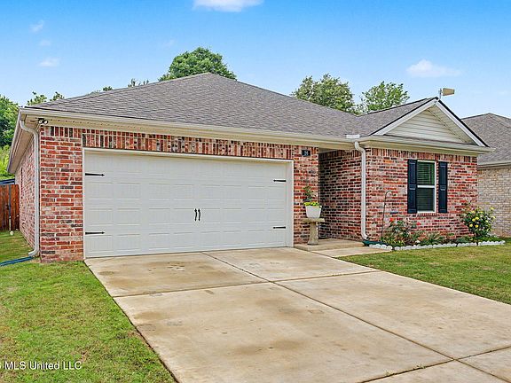 3rd image of 26 Lee Creek Ln