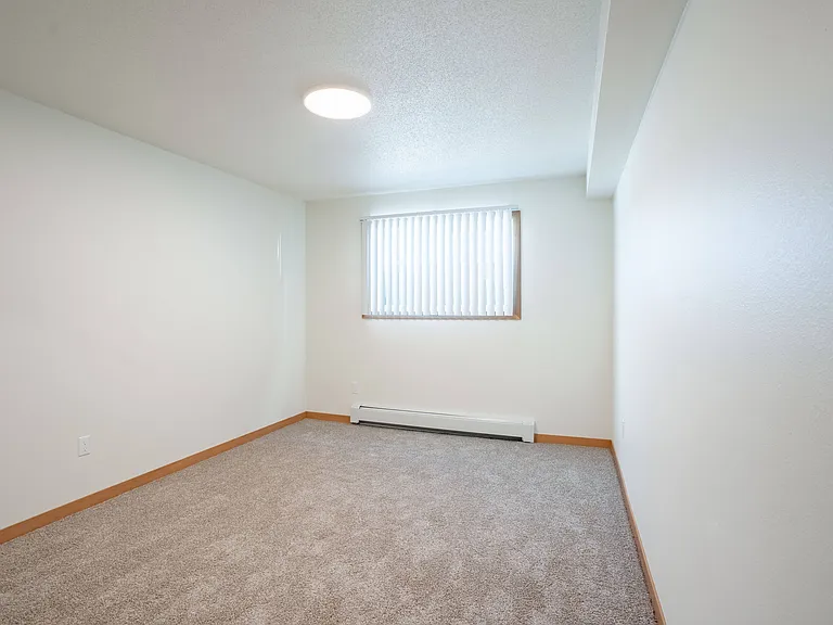 Cherry Creek Apartments | 21E | Bedroom