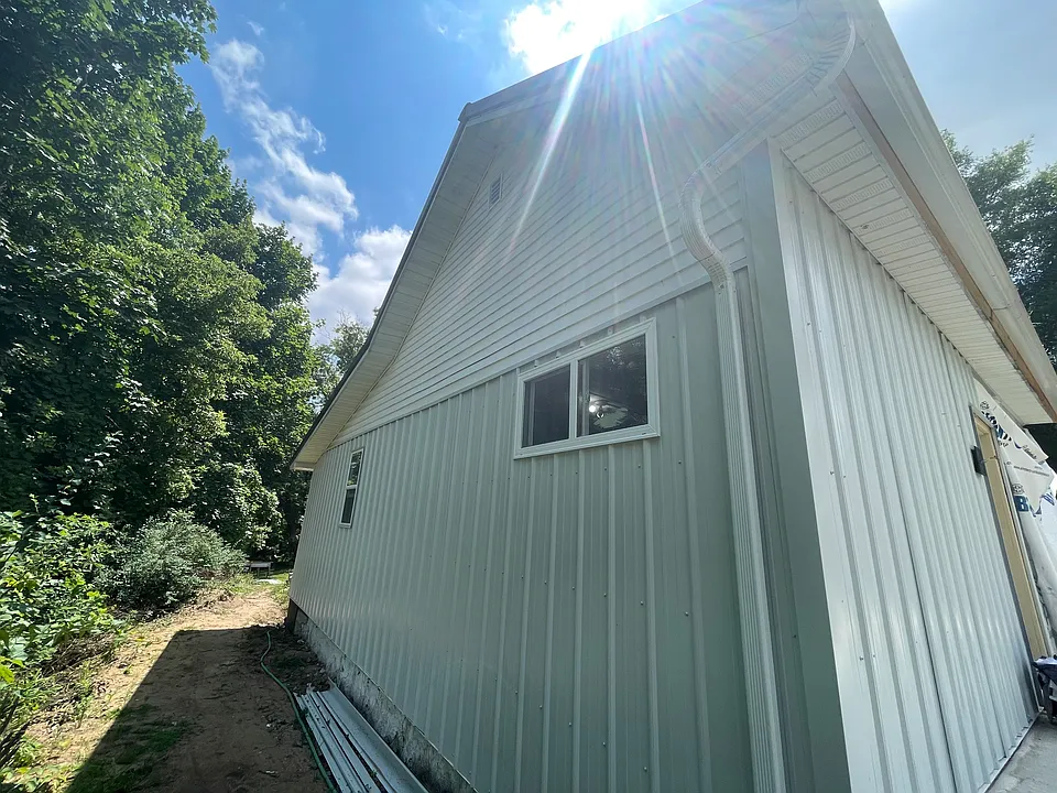 122 E Lake St