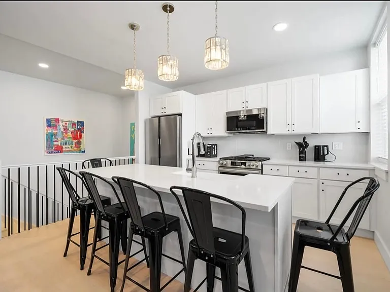 161 Broadway #2R — Photo 1