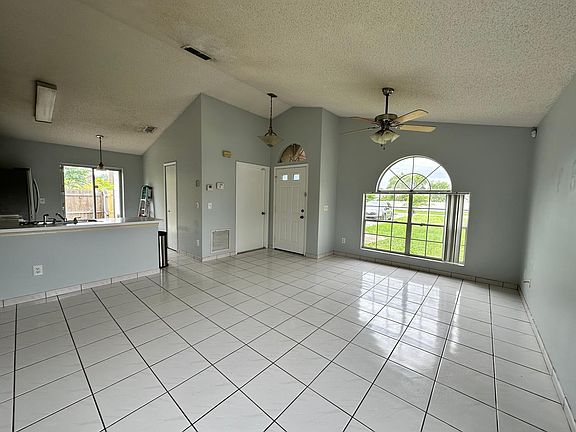 4th image of 6612 Rose Queen Ct