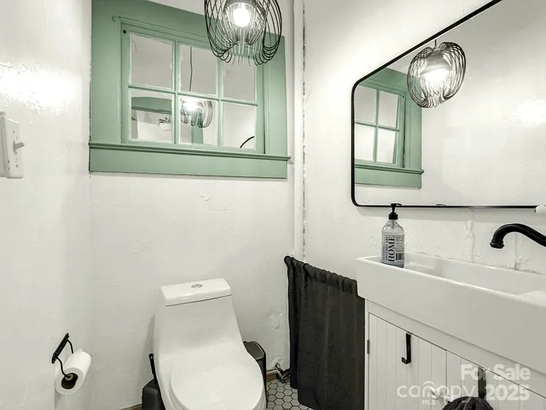 2nd bthrm (1/2 bath)
