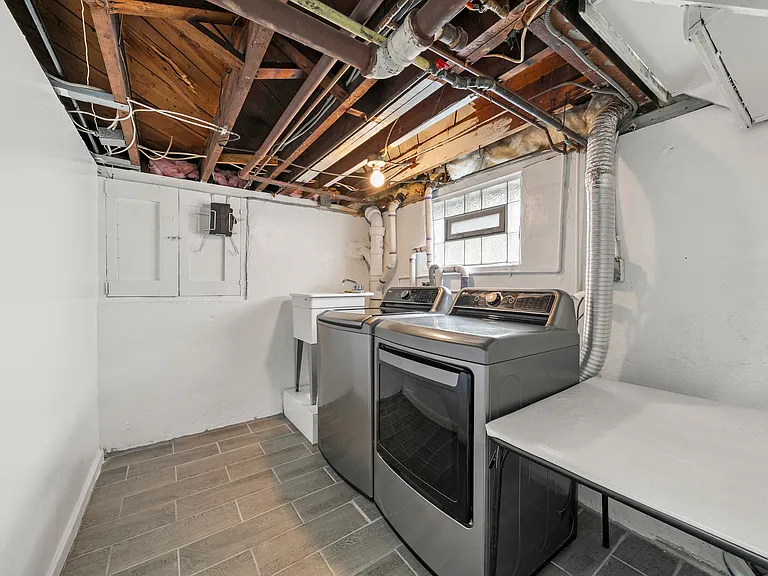 243 Jefferson Ave — Photo 24