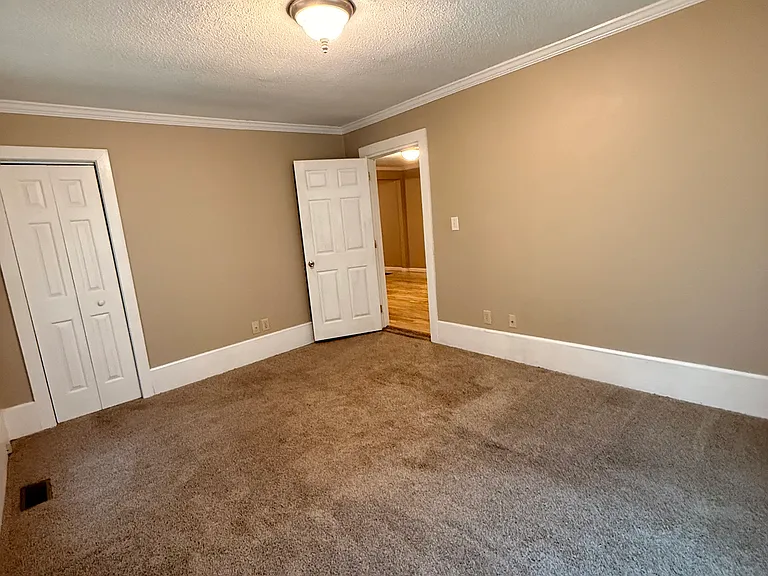 1403 Erwin Rd — Photo 7
