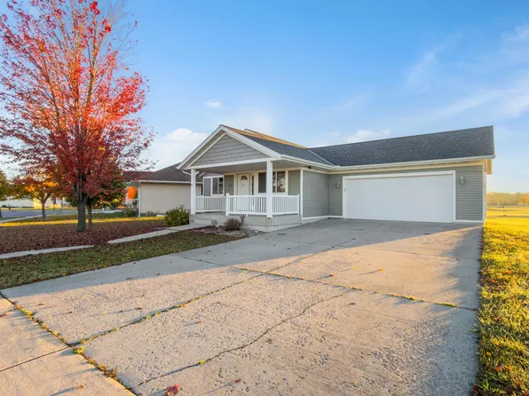 528 Pfaender Dr, New Ulm, MN 56073