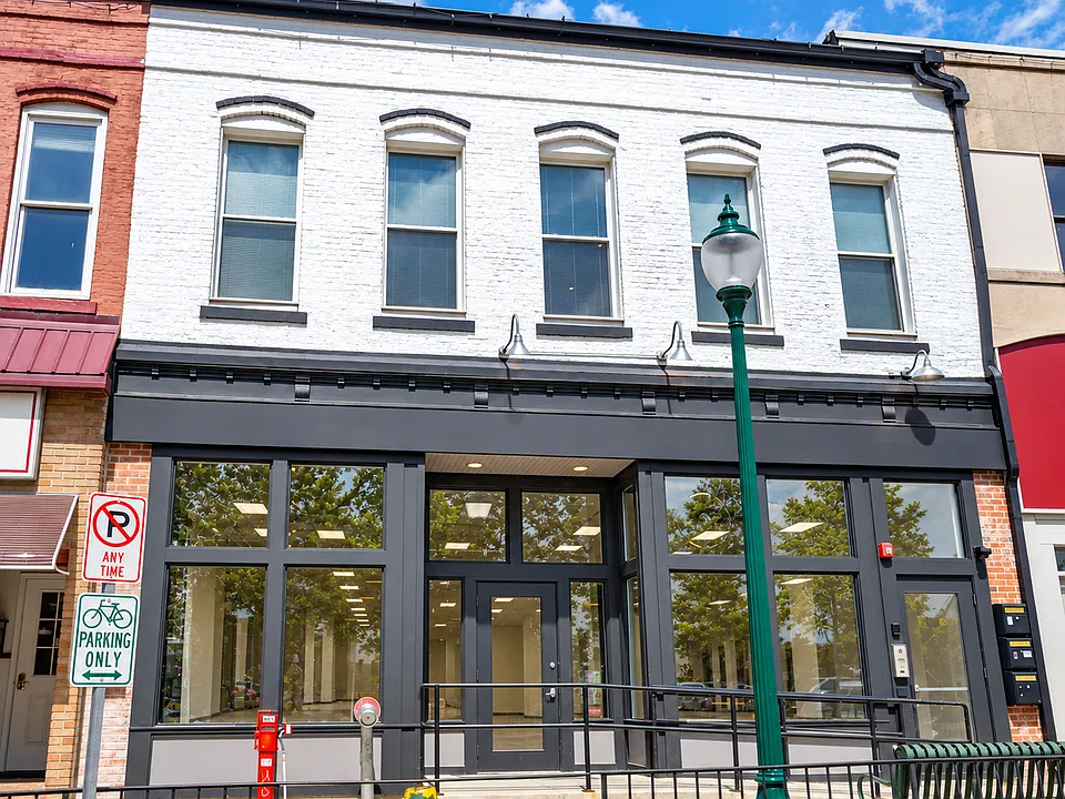 108 W 6th St