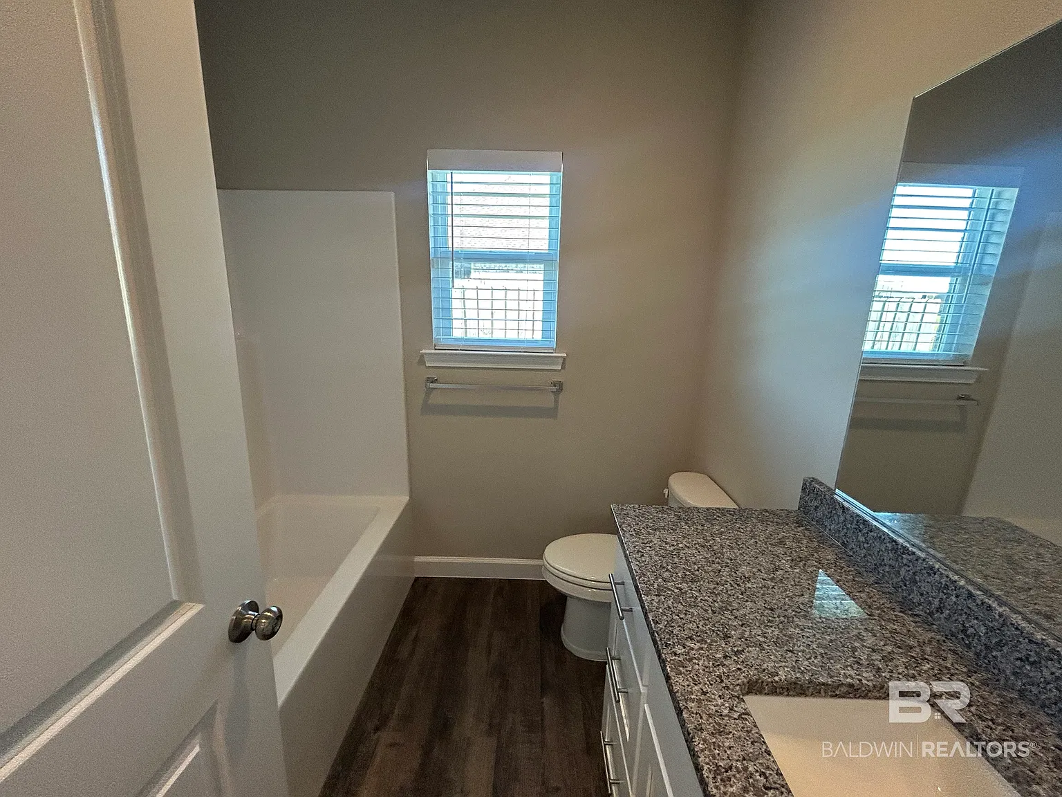 3 bed, 2.0 bath, 1450 sqft, $1,850 — Photo 3