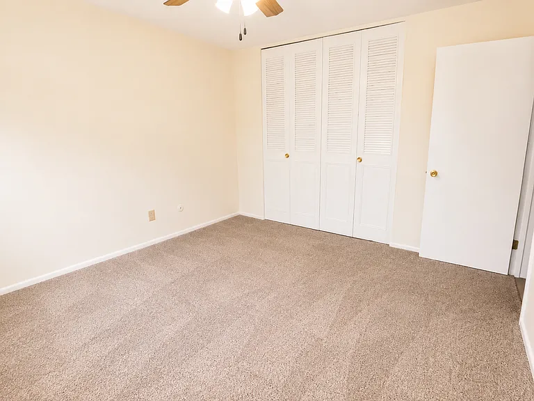 Highland Court Apartments — Photo 16
