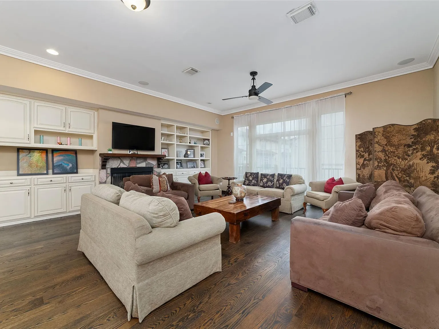 4 bed, 3.5 bath, 2754 sqft, $3,100 — Photo 3