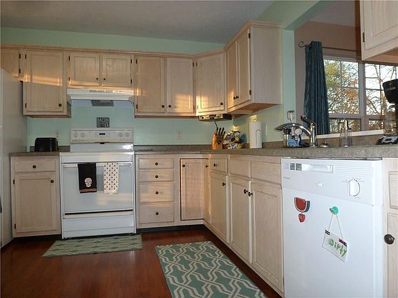 3rd image of 6461 Coburn Ave