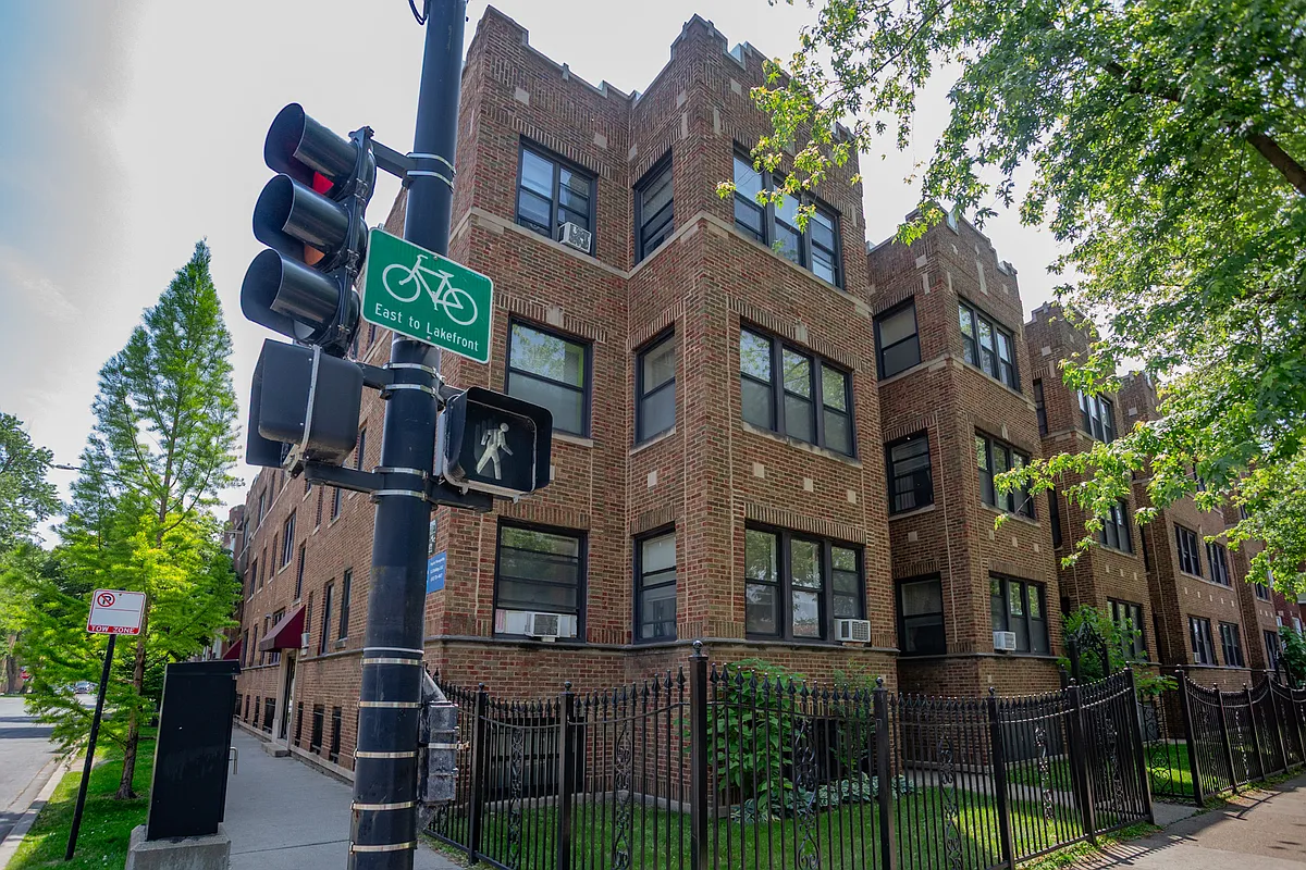 Building Photo - 7605 S Yates Blvd #3