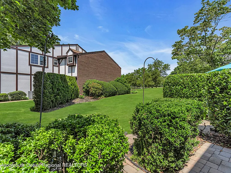 15 Linden Dr — Photo 27