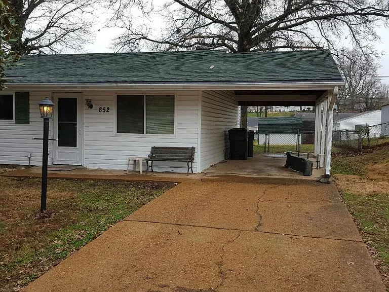 852 Weedel Dr — Photo 1
