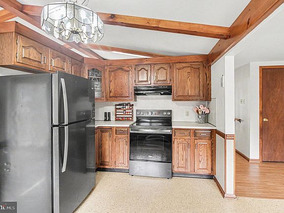 5th image of 520 Hoffman Rd