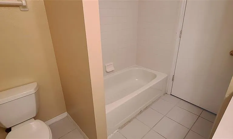 2411 Berkshire Ct — Photo 17