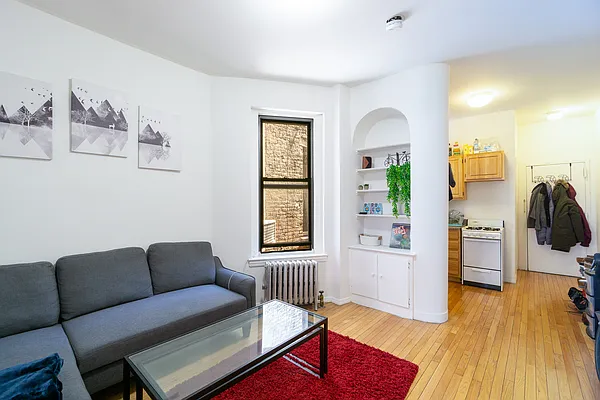 Rented by City Connections Realty | media 9