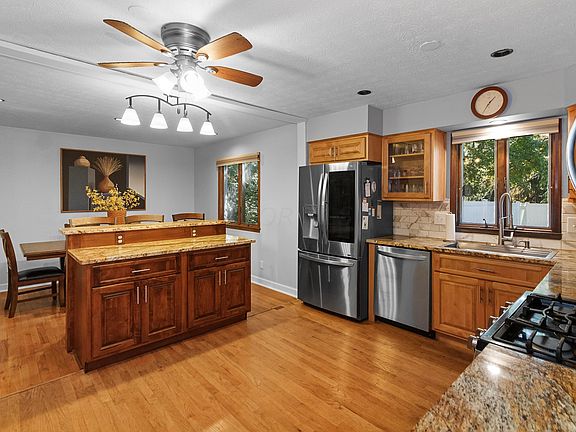 3rd image of 1451 Bridgeton Dr