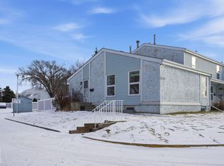 Sandstone Court, Edmonton, AB T6J 4J6