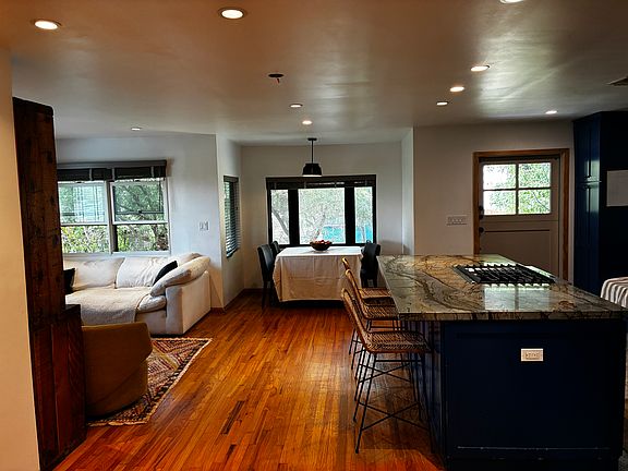 3rd image of 1532 N Benton Way