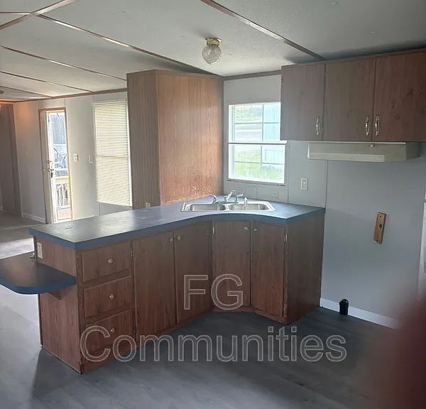 1726 Suburban Dr #25 — Photo 1