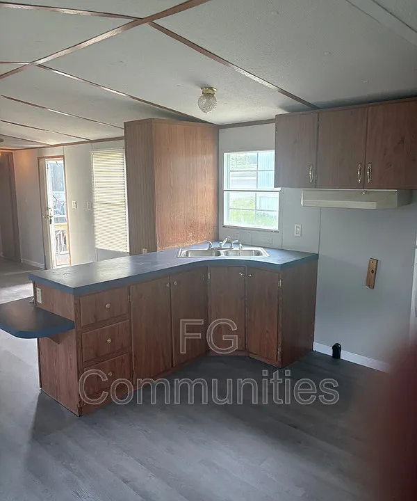 1726 Suburban Dr #25