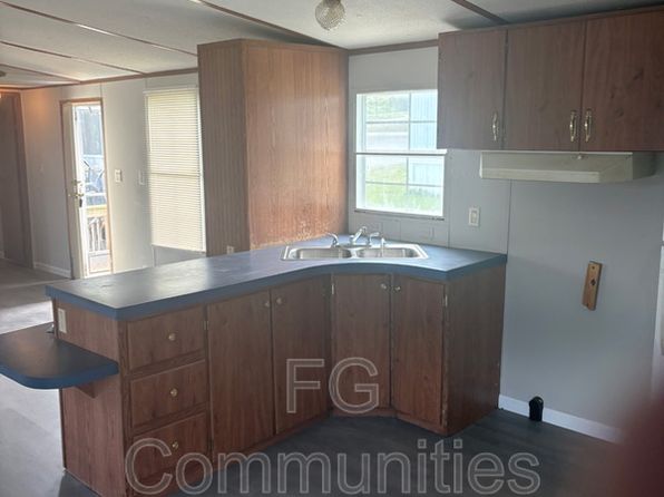 1726 Suburban Dr, Morganton, NC