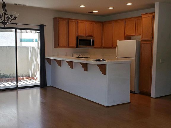 2nd image of 202 Courtyard Dr