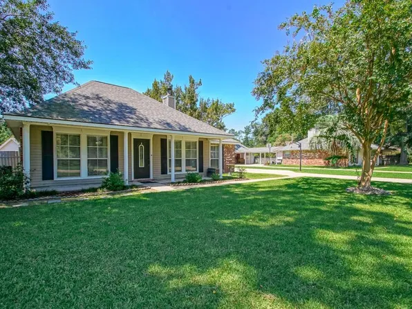 27651 Country Dr, Walker, LA 70785