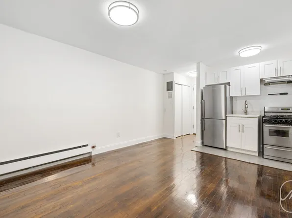 456 West 22nd Street image 2 of 8