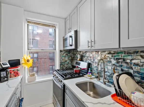 67-30 Clyde Street image 8 of 19