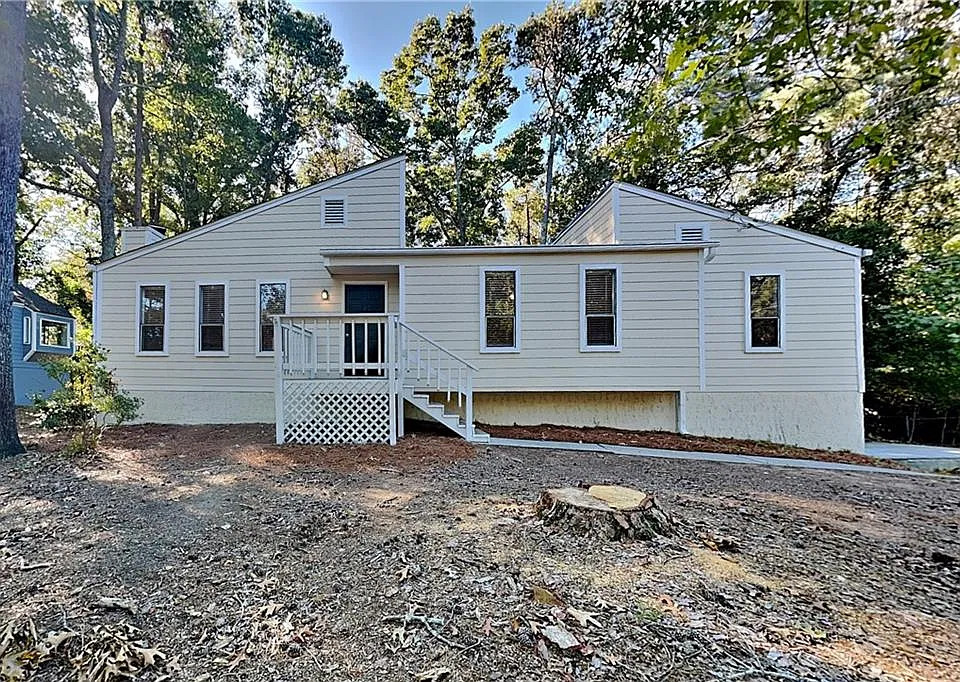 265 Castleair Dr NE