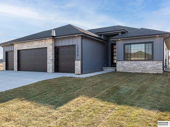 5th image of 11303 S 182nd Cir