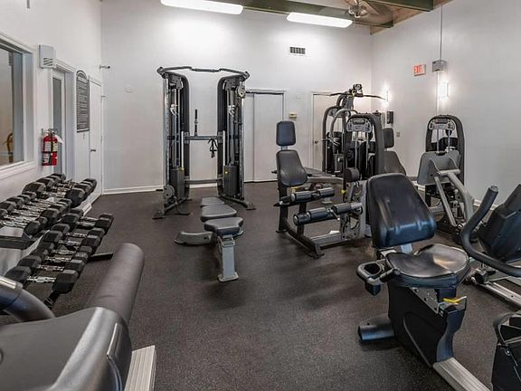 3rd image of 2001 Hodges Blvd #2B-2Ba-1025Sqft