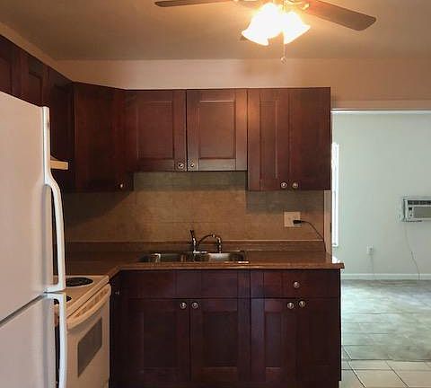 2nd image of 3697 NE 5th Ave #B
