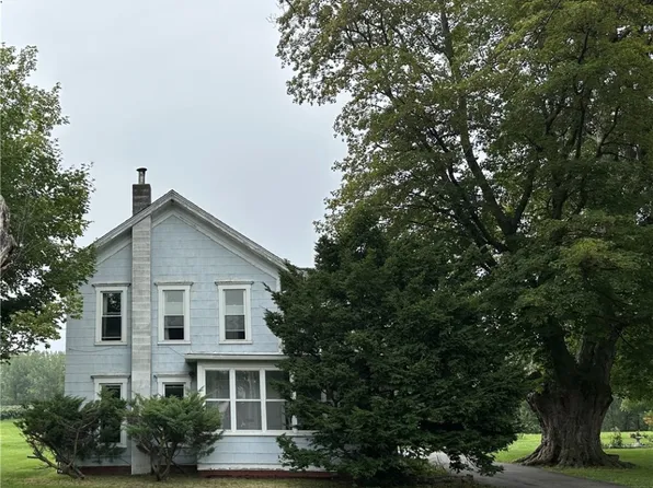 9168 Leet Rd, North East, PA 16428