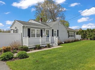 34 Harbeck St, Acushnet, MA 02743