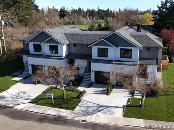 3513 Henderson Rd #2, Oak Bay, BC V8R 3K5