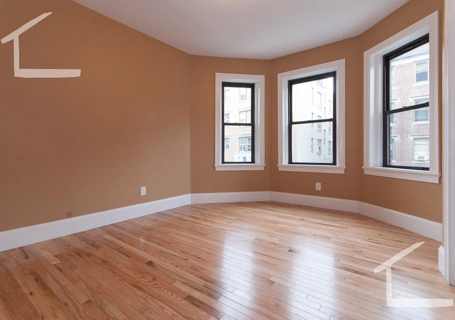 9/1 Renovated 4BR/2BA near Cleveland Circle w/AC, w/d in unit! — Photo 2