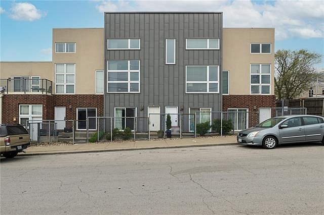 1st image of 584 W 40th St