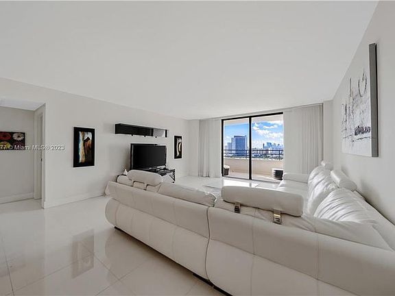 5th image of 2500 Parkview Dr APT 1801
