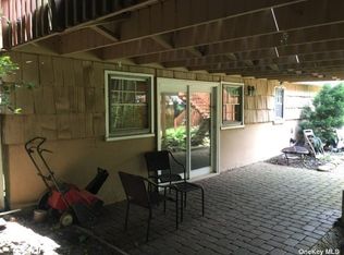 17 Greenlawn Rd, Huntington, NY 11743