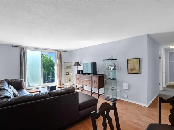 80 W Galbraith Dr SW #17C, Calgary, AB T3E 3H2