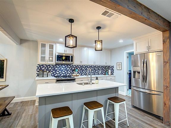 4th image of 1008 Pecan Ave