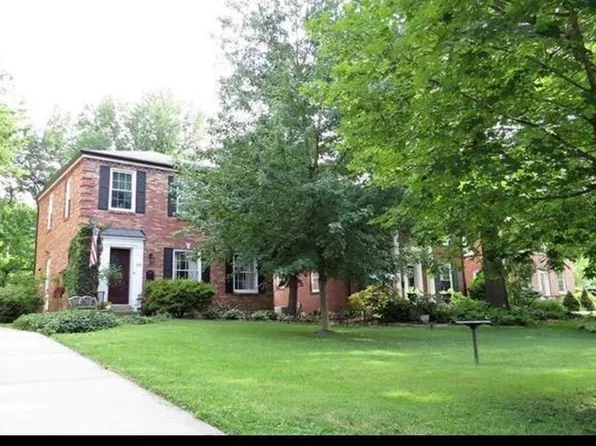134 Roseacre Ln, Saint Louis, MO 63119