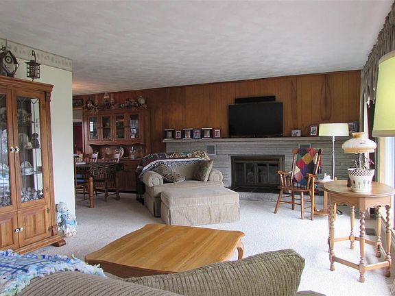 3rd image of 17 Linda Ln