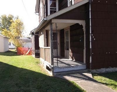2nd image of 849 Bennett St