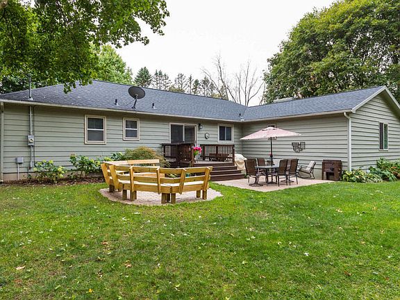 3rd image of 3182 Woodsboro Dr NE